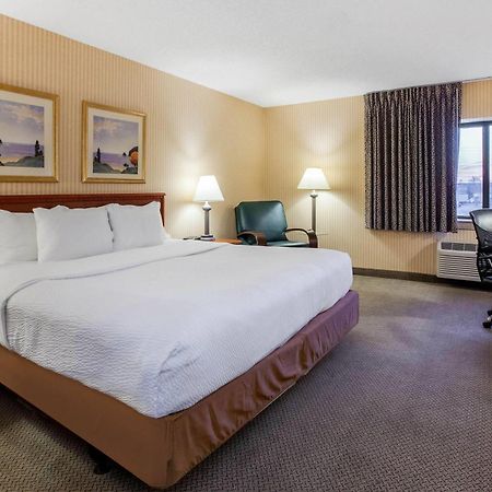 La Quinta Inn By Wyndham Detroit Southgate Exterior photo
