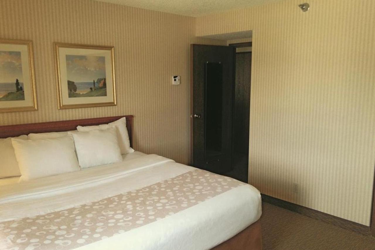 La Quinta Inn By Wyndham Detroit Southgate Exterior photo