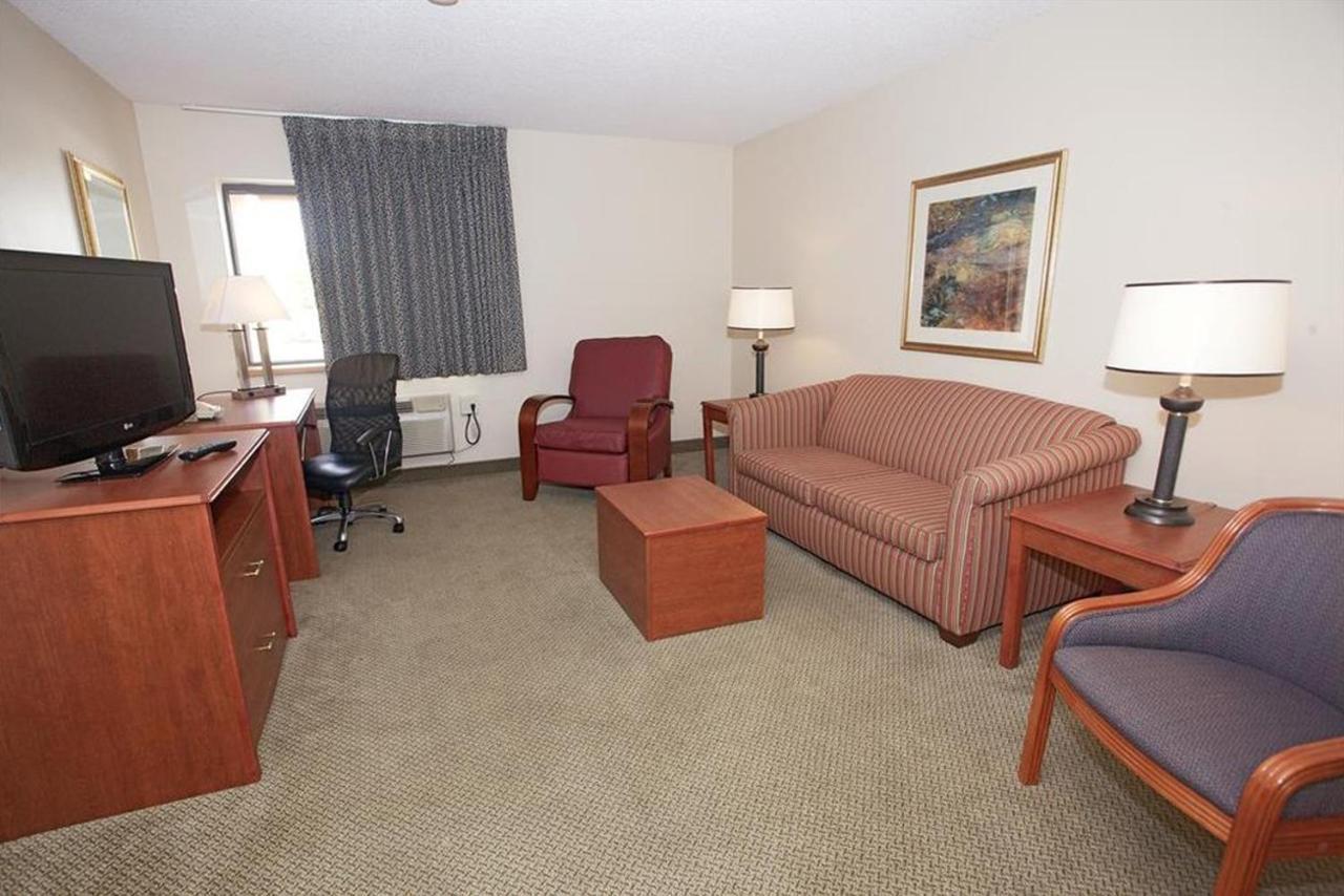 La Quinta Inn By Wyndham Detroit Southgate Exterior photo