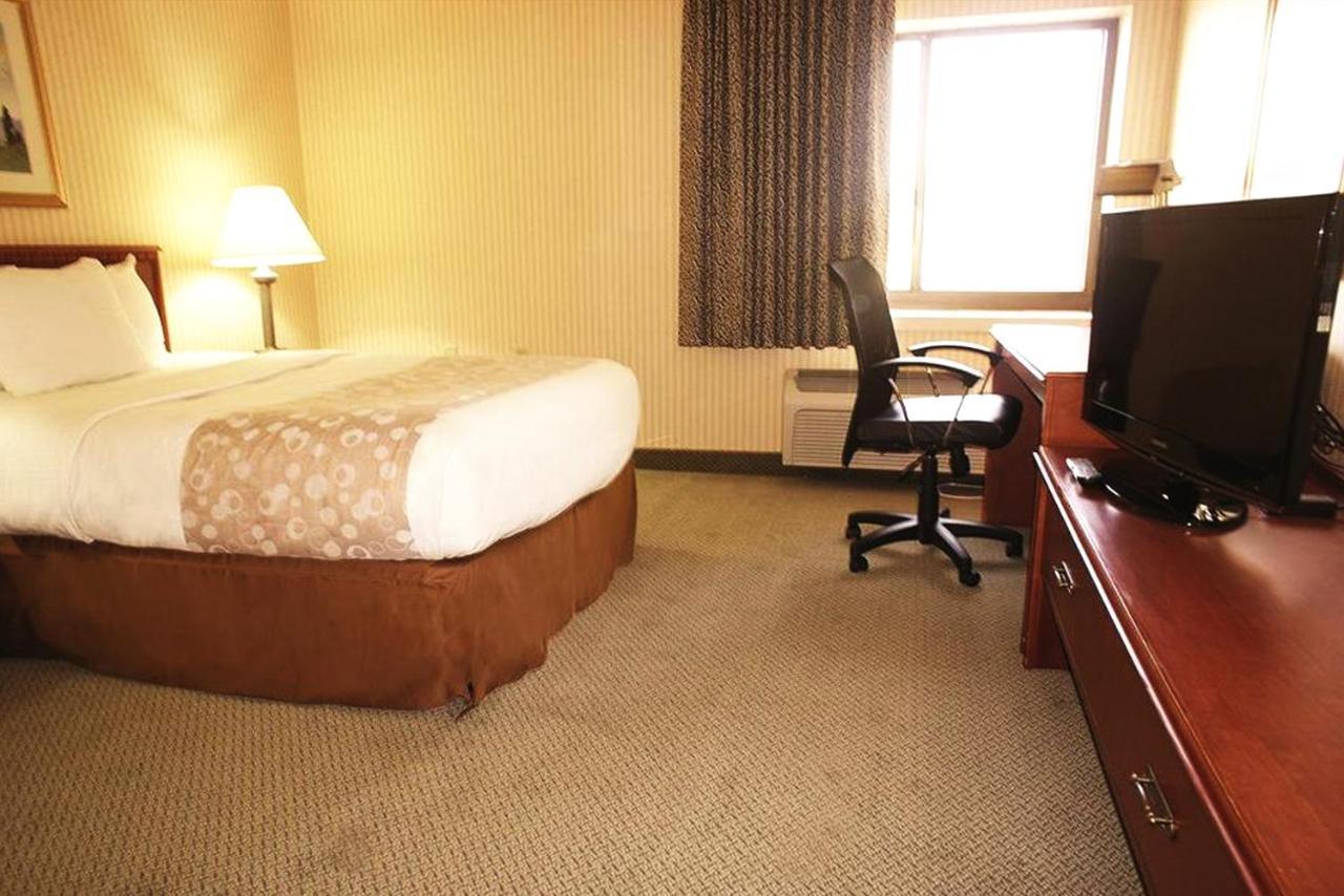 La Quinta Inn By Wyndham Detroit Southgate Exterior photo