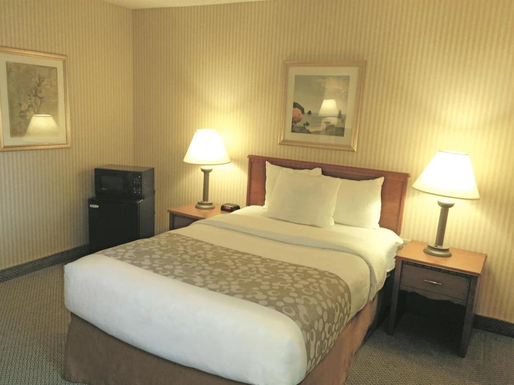 La Quinta Inn By Wyndham Detroit Southgate Exterior photo
