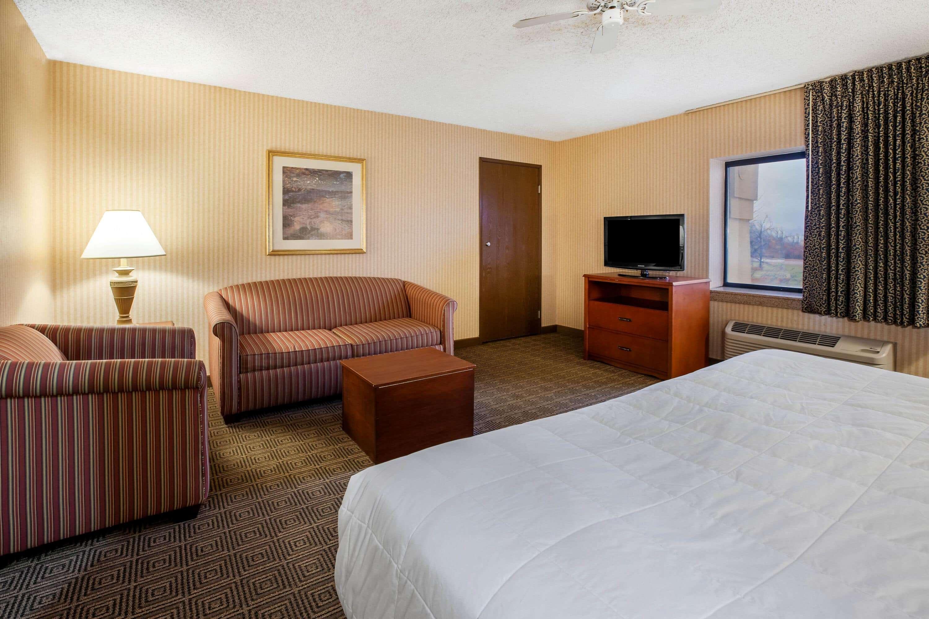 La Quinta Inn By Wyndham Detroit Southgate Exterior photo