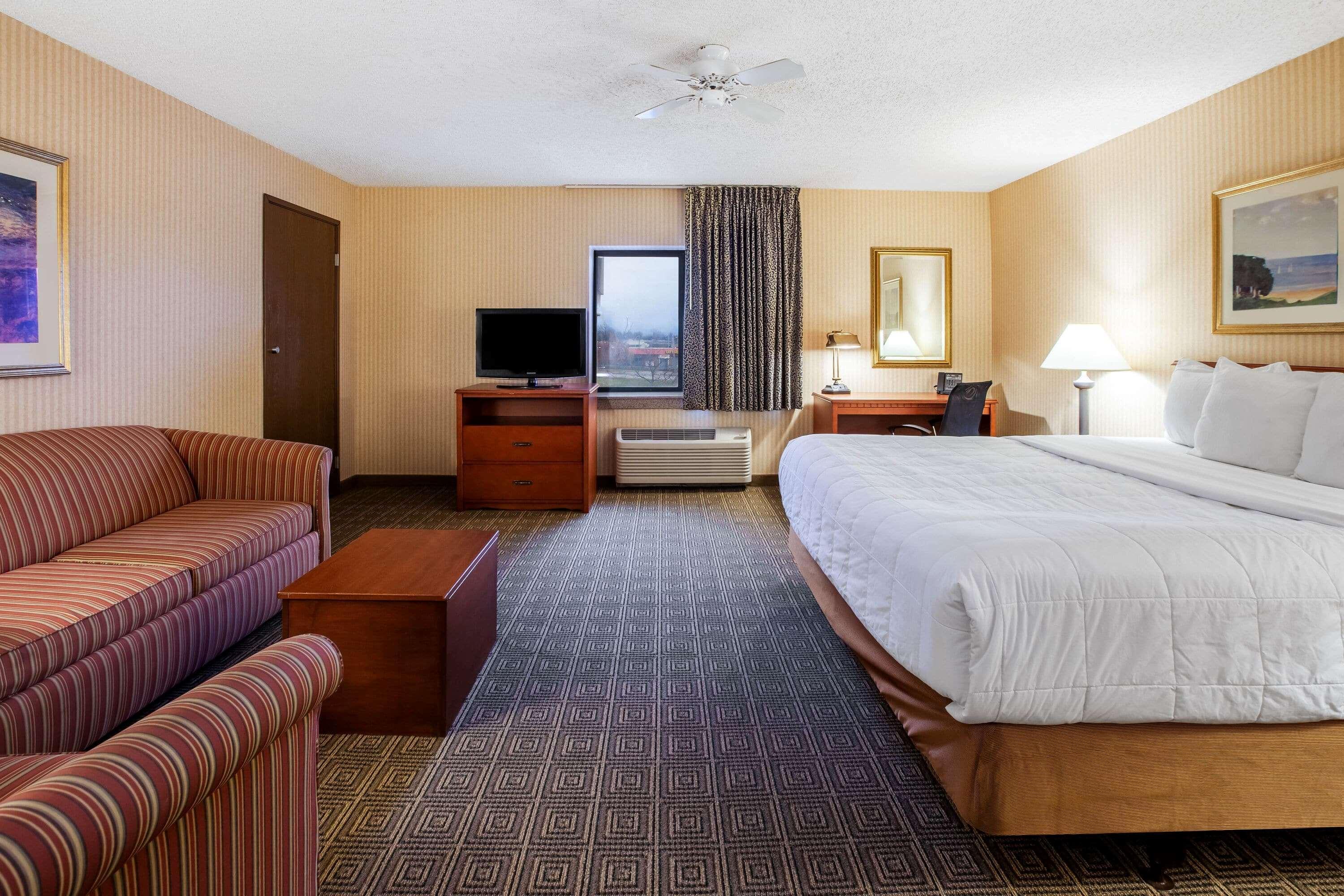 La Quinta Inn By Wyndham Detroit Southgate Exterior photo