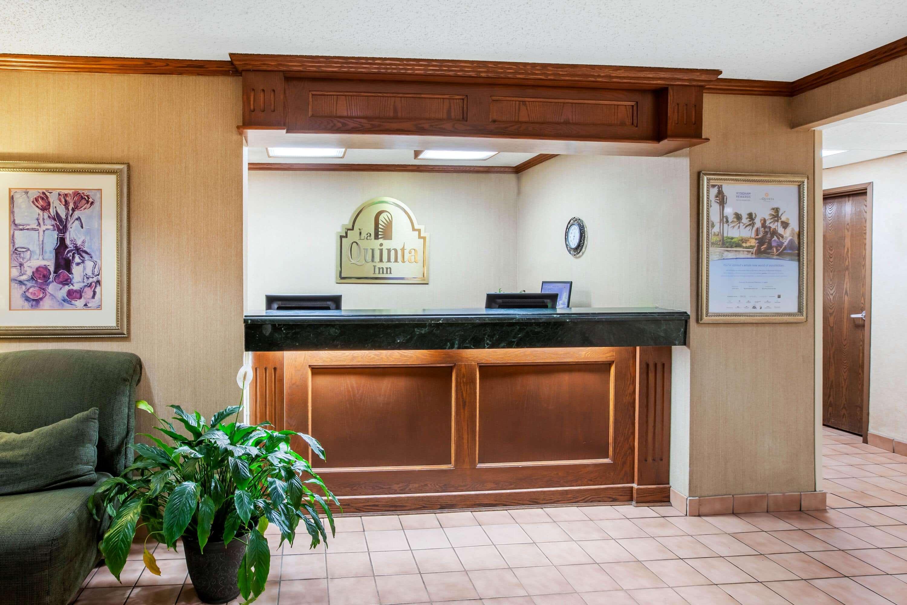 La Quinta Inn By Wyndham Detroit Southgate Exterior photo
