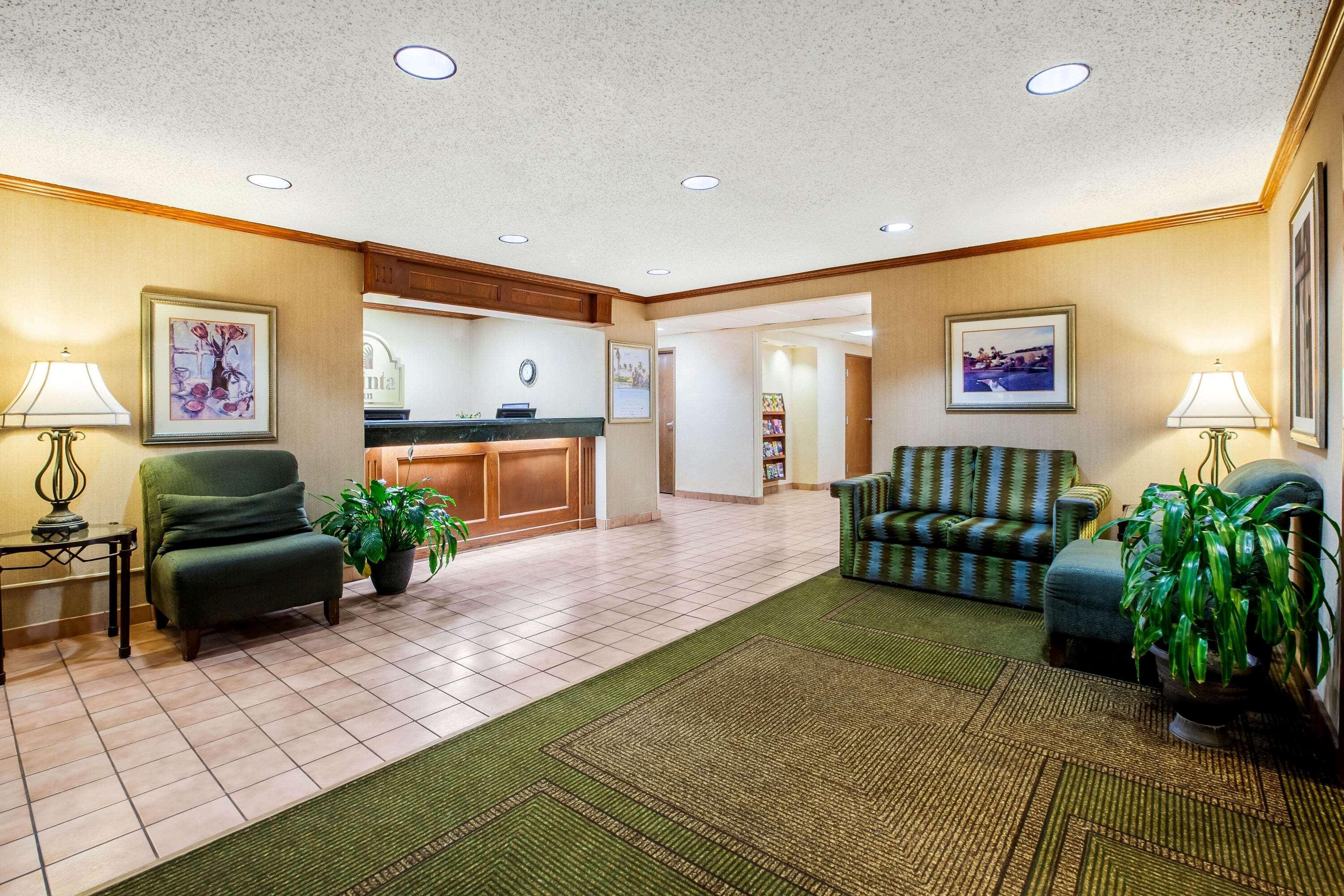 La Quinta Inn By Wyndham Detroit Southgate Exterior photo