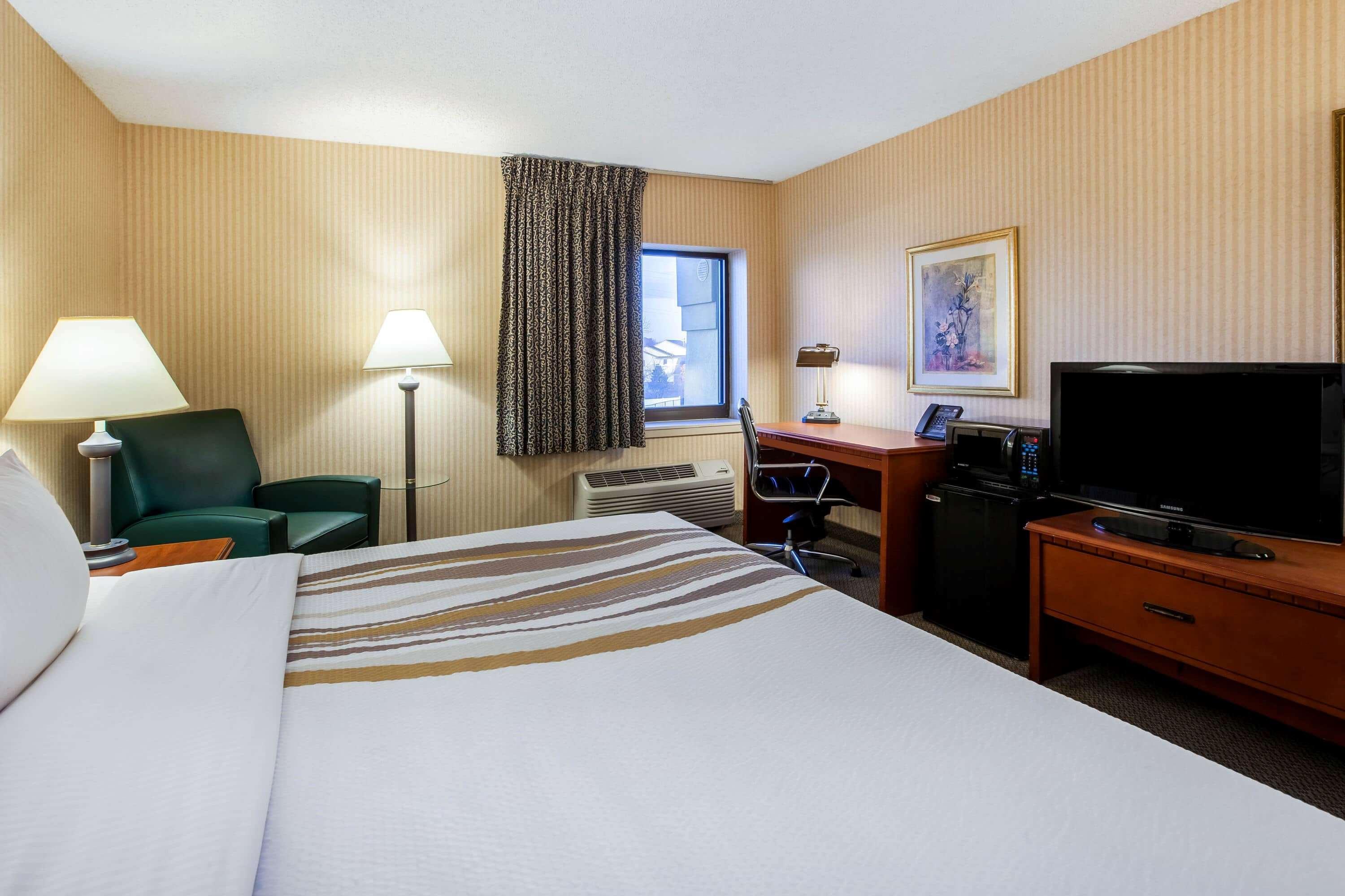 La Quinta Inn By Wyndham Detroit Southgate Exterior photo