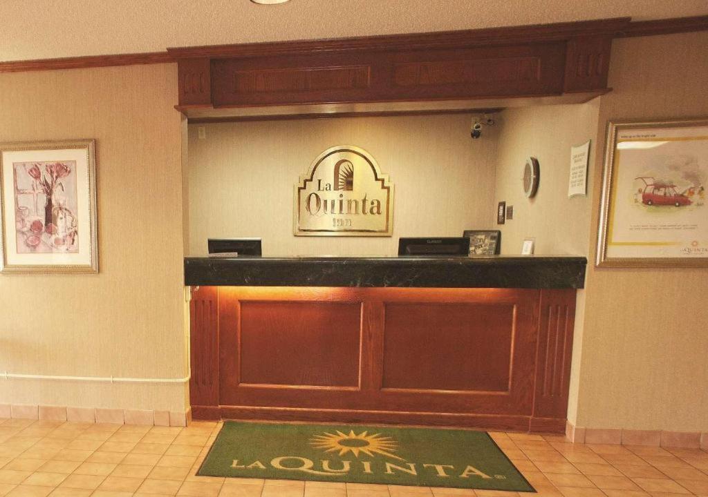 La Quinta Inn By Wyndham Detroit Southgate Exterior photo