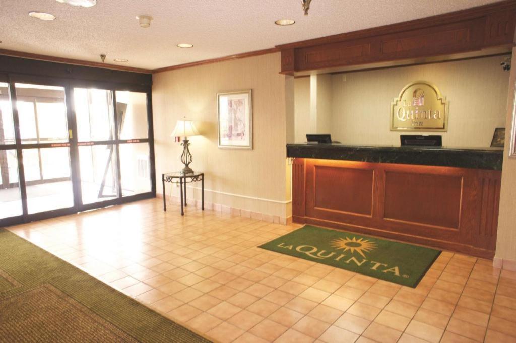 La Quinta Inn By Wyndham Detroit Southgate Exterior photo