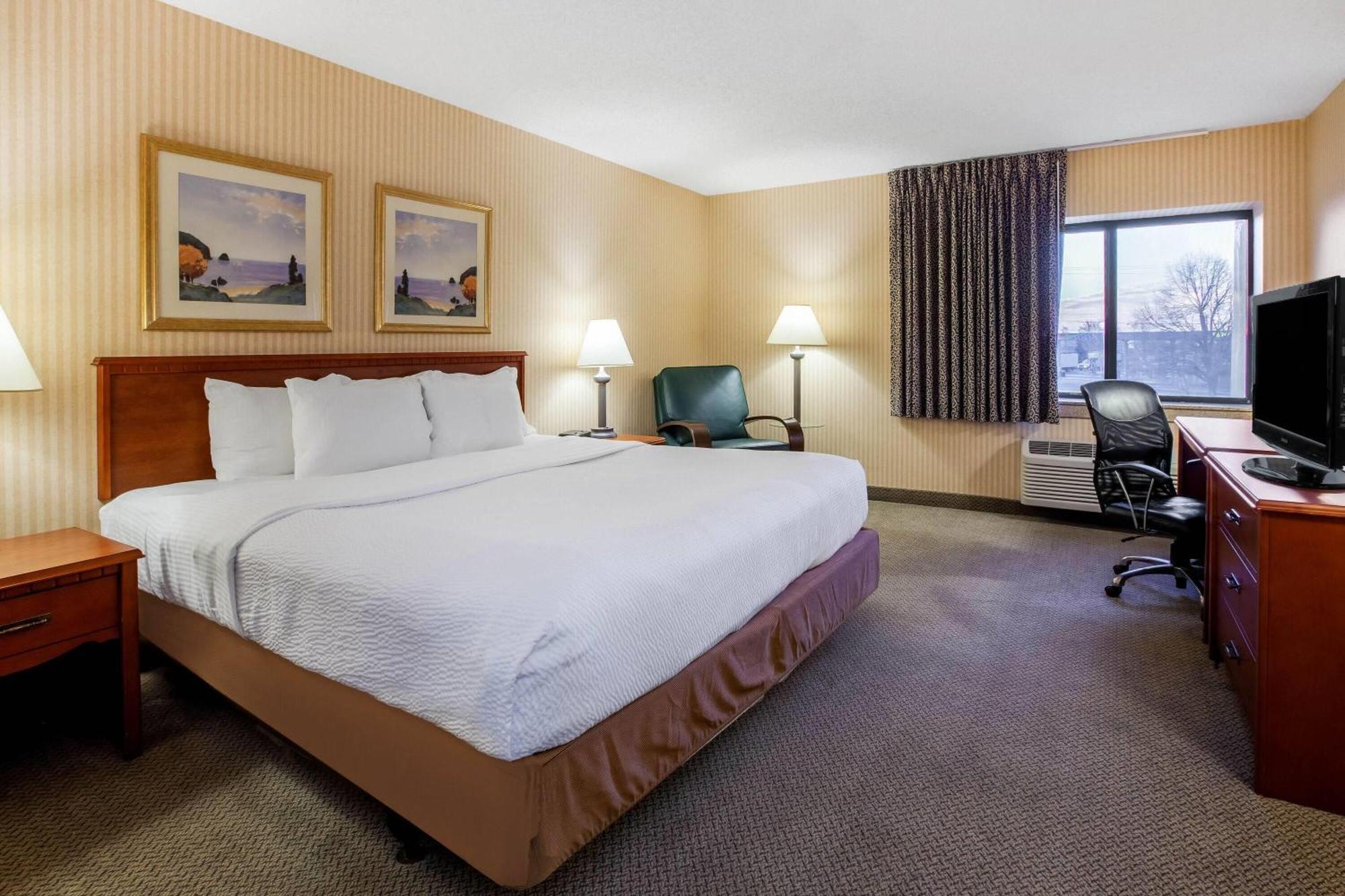 La Quinta Inn By Wyndham Detroit Southgate Exterior photo